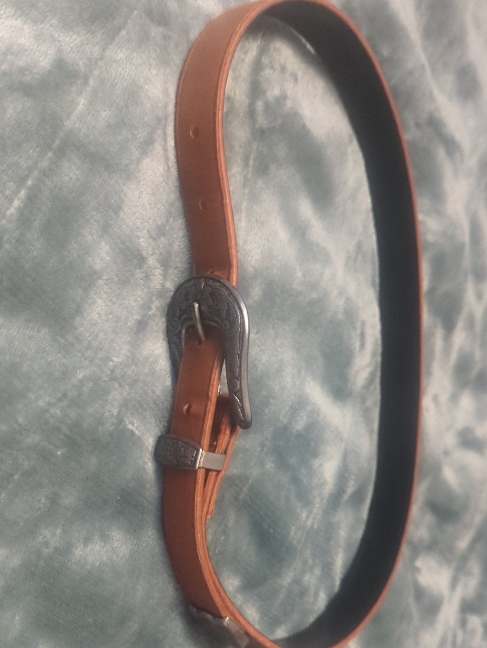 43-Women's Tan Leather Belt with Decorative Buckle. Small size. Pre-loved.